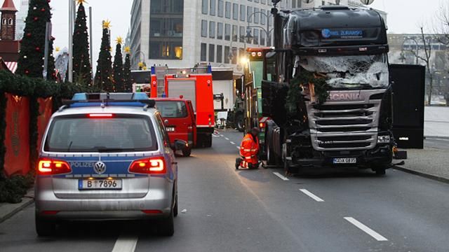 Виконавець теракту в Берліні досі на волі, – ЗМІ 