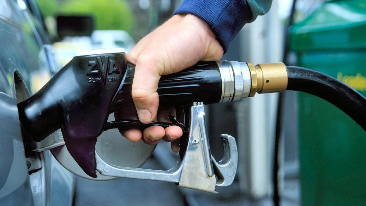 Парламент увеличил базовую ставку акциза на бензин