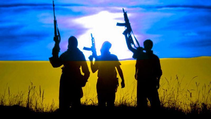 Журналісти та волонтери встановили імена 4 загиблих воїнів на Світлодарській дузі Журналісти та волонтери встановили імена 4 загиблих воїнів на Світлодарській дузі