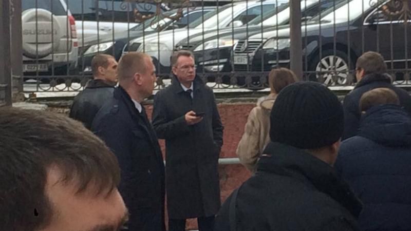 Охендовский пришел в суд не один: журналисты насчитали 15 охранников Охендовский пришел в суд не один: журналисты насчитали 15 охранников