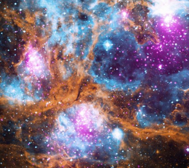 NASA показало космическую "страну чудес"
NASA показало космическую "страну чудес"