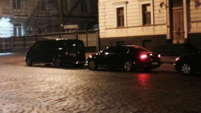 Порошенко и Кононенко ночью тайно приехали в СБУ, – журналист Порошенко и Кононенко ночью тайно приехали в СБУ, – журналист