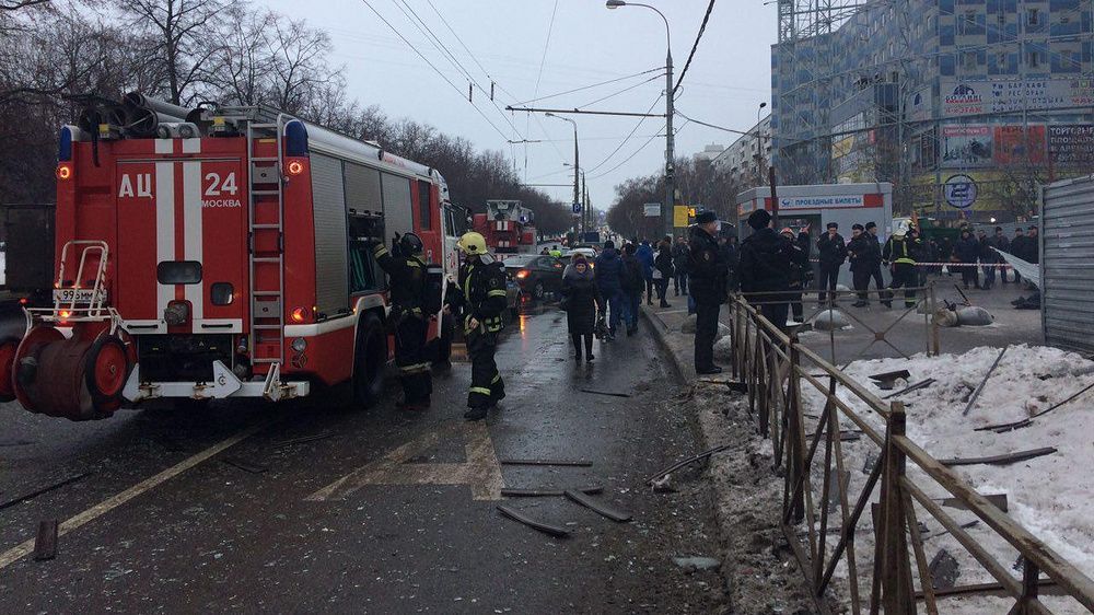 В Москве возле станции метро прогремел взрыв и произошел пожар (Обновлено)