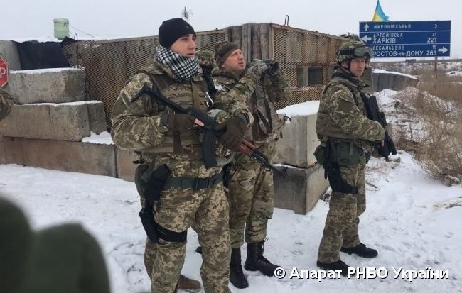 Турчинов показав, як їздив на Світлодарську дугу Турчинов показав, як їздив на Світлодарську дугу