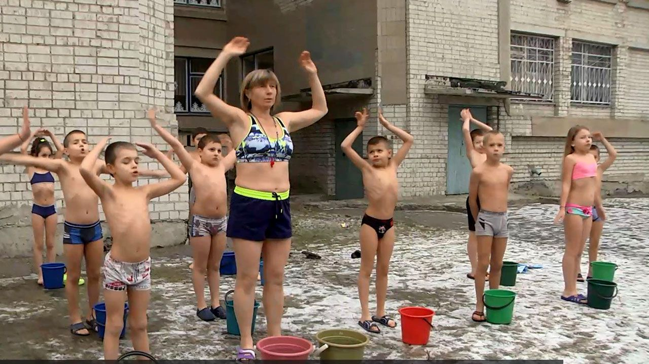 Учительница создала уникальную группу закаленных первоклассников