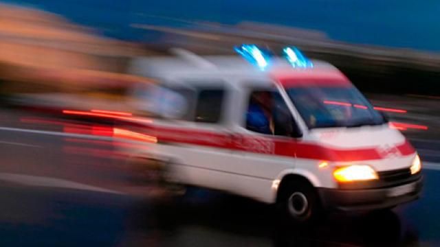 Маршрутка влетела в дерево под Киевом: есть пострадавшие Маршрутка влетела в дерево под Киевом: есть пострадавшие