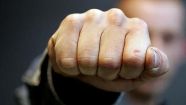 На ринку у Києві розгорілася масова бійка: є постраждалі На ринку у Києві розгорілася масова бійка: є постраждалі