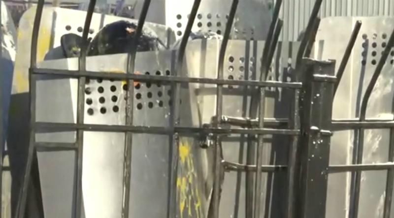 Стычки, драки и снесенные МАФы: в столице продолжается противостояние Стычки, драки и снесенные МАФы: в столице продолжается противостояние