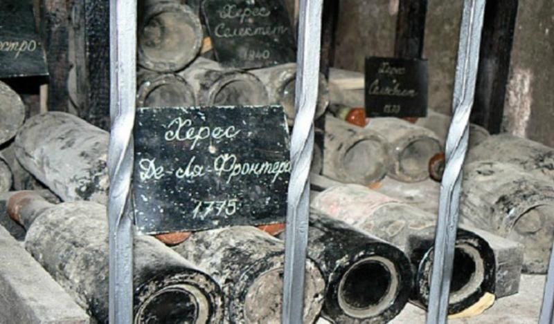 Прокуратура хочет допросить бывшего итальянского премьера из-за выпитого вина 240-летней выдержки Прокуратура хочет допросить бывшего итальянского премьера из-за выпитого вина 240-летней выдержки