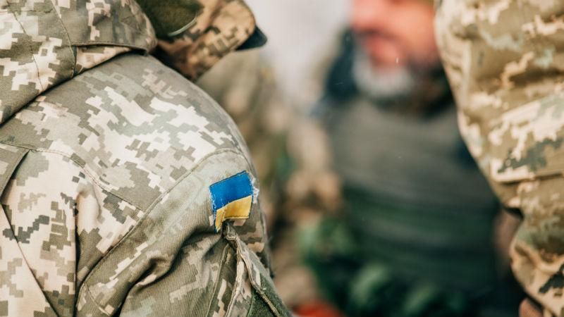 В районі Світлодарської дуги є поранені, бійців літаком доправили до шпиталю В районі Світлодарської дуги є поранені, бійців літаком доправили до шпиталю