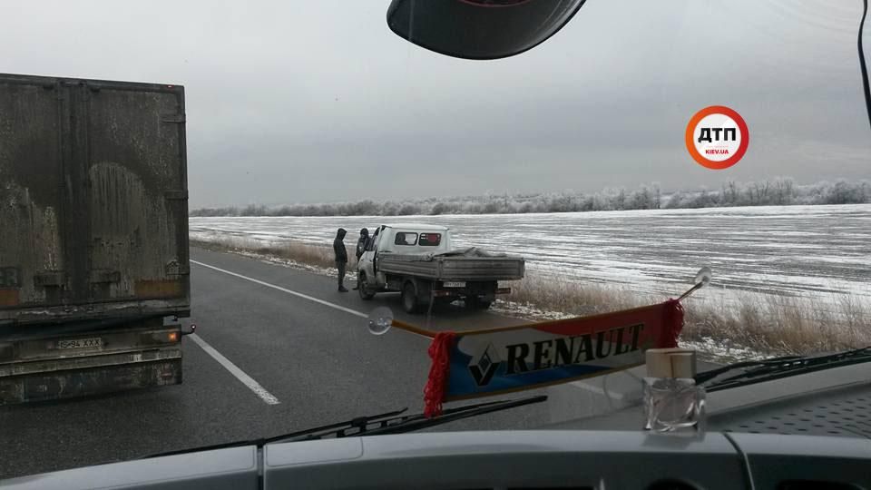 Масштабна аварія на Одещині: на трасі утворився величезний затор