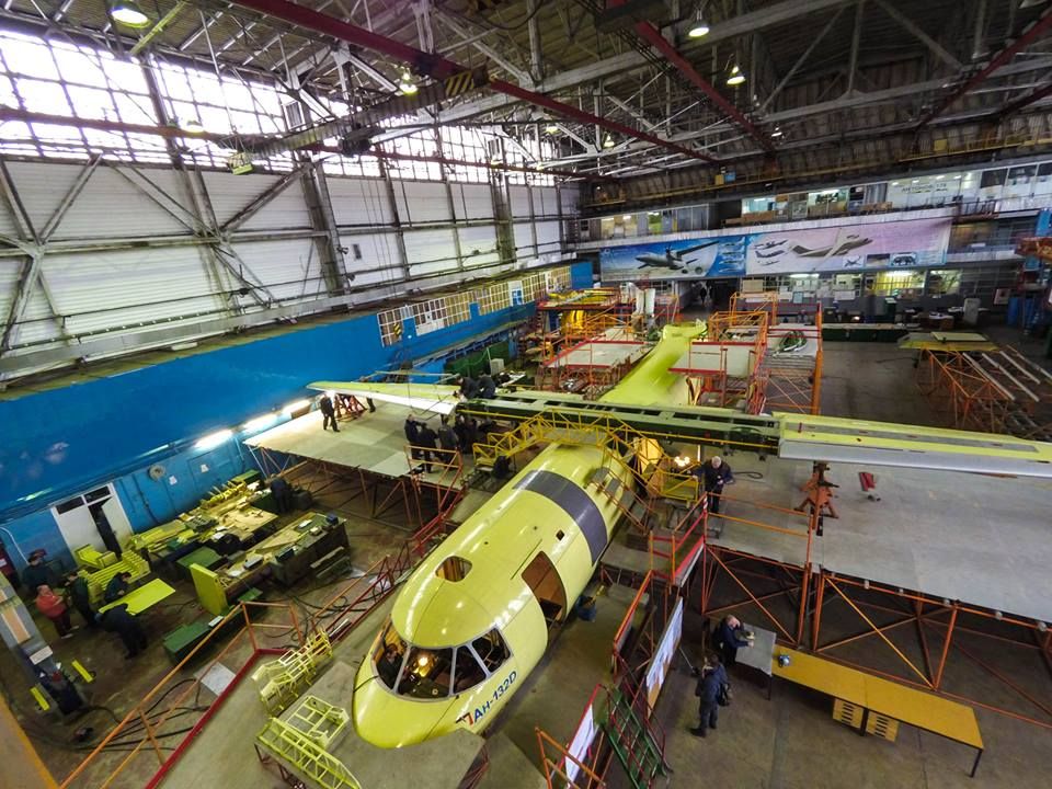 Техніка війни. Тріумфальна презентація АН-132Д. Надлегкі і точні ракети Enforcer Техніка війни. Тріумфальна презентація АН-132Д. Надлегкі і точні ракети Enforcer