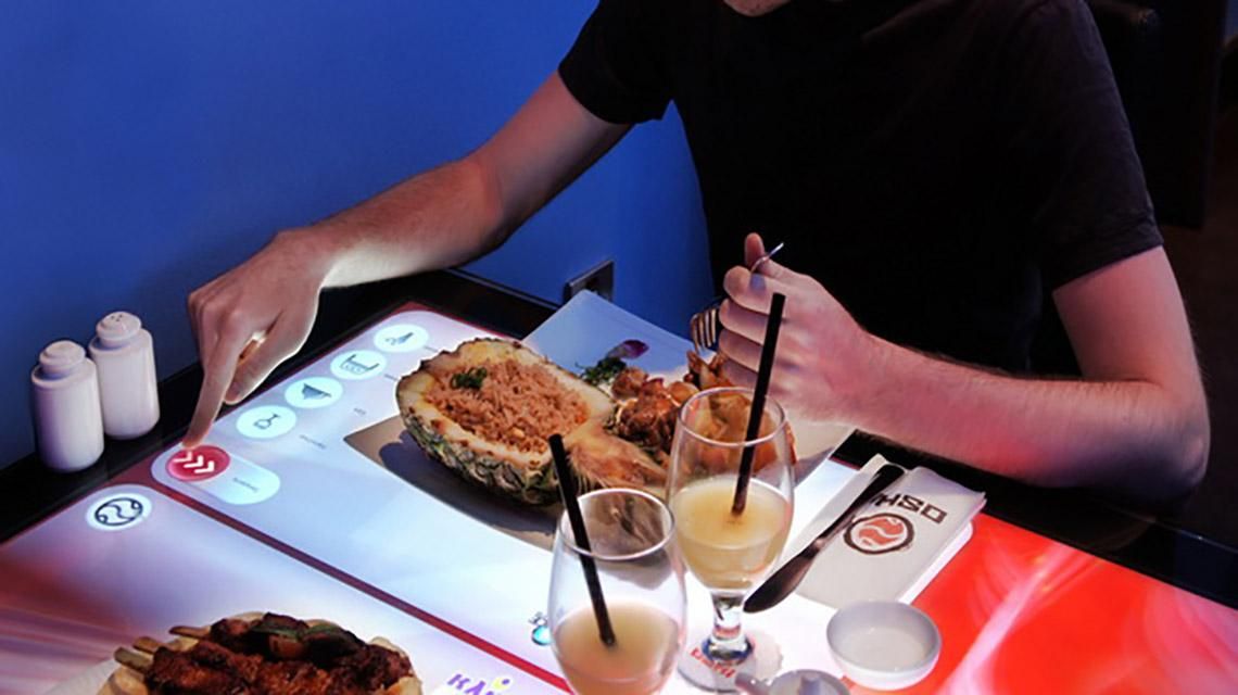 Гройсман проанонсував відкриття кафе з інтерактивними столами в Україні Гройсман проанонсував відкриття кафе з інтерактивними столами в Україні