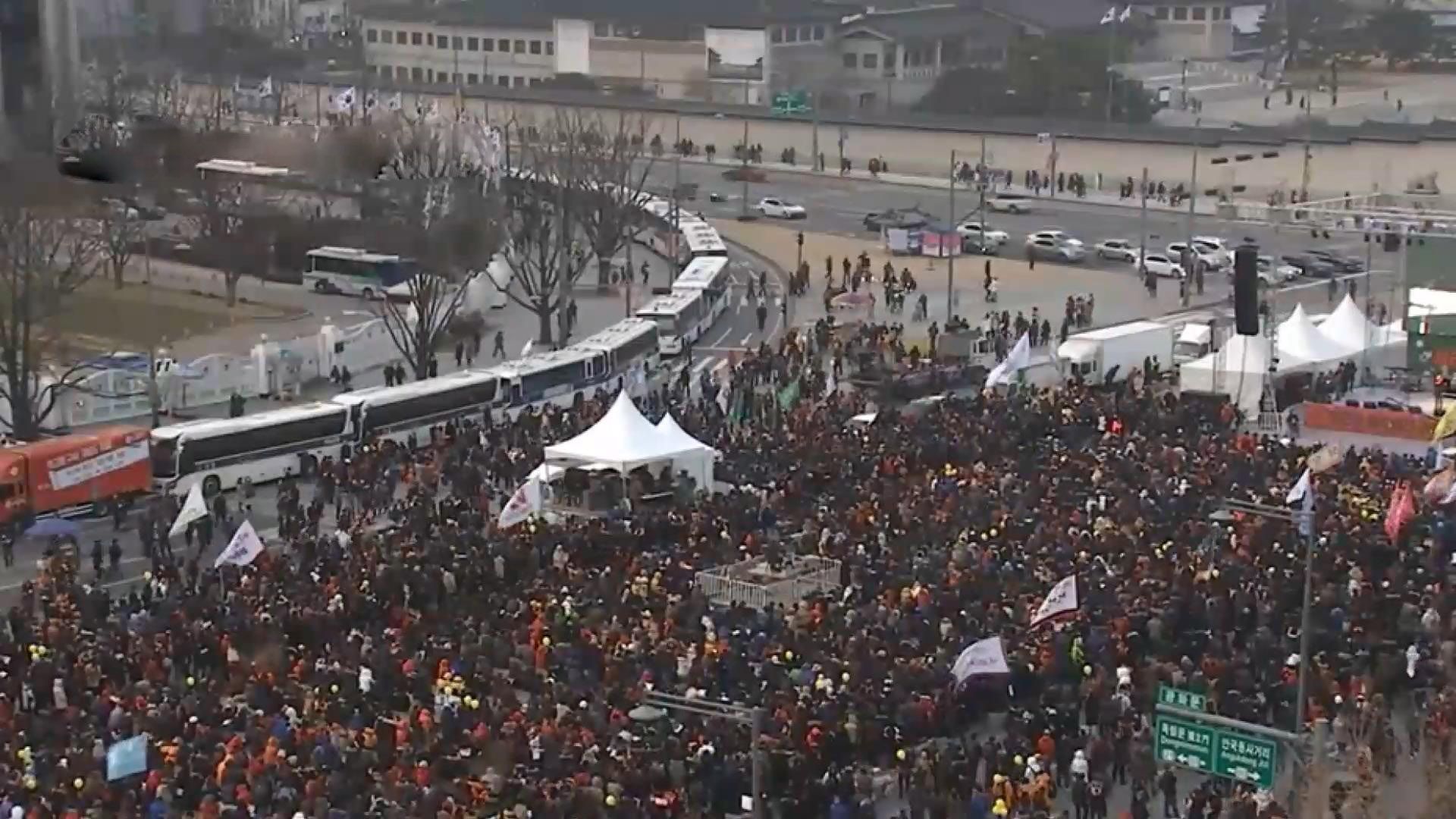 Люди знову вийшли на антипрезидентський протест в Південній Кореї