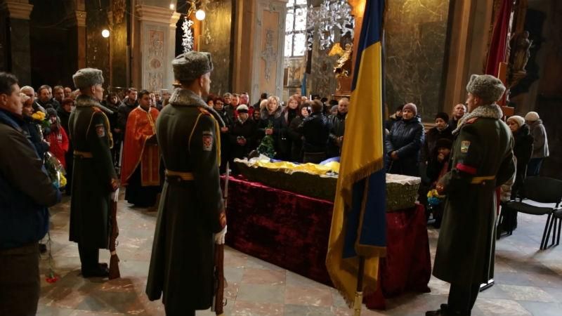 Герои не умирают. Двух украинских героев провели в последний путь на Львовщине Герои не умирают. Двух украинских героев провели в последний путь на Львовщине