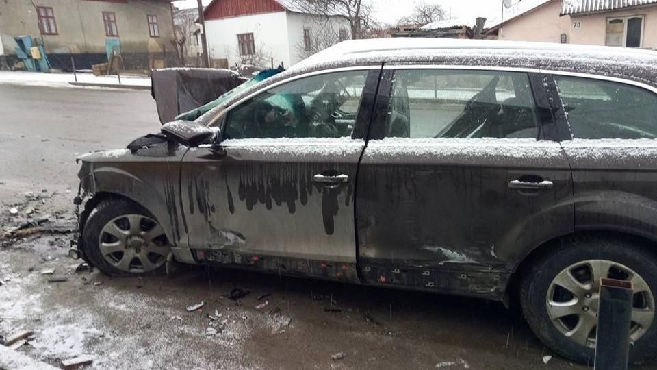 Жуткое ДТП на Буковине: автомобиль врезался в магазин