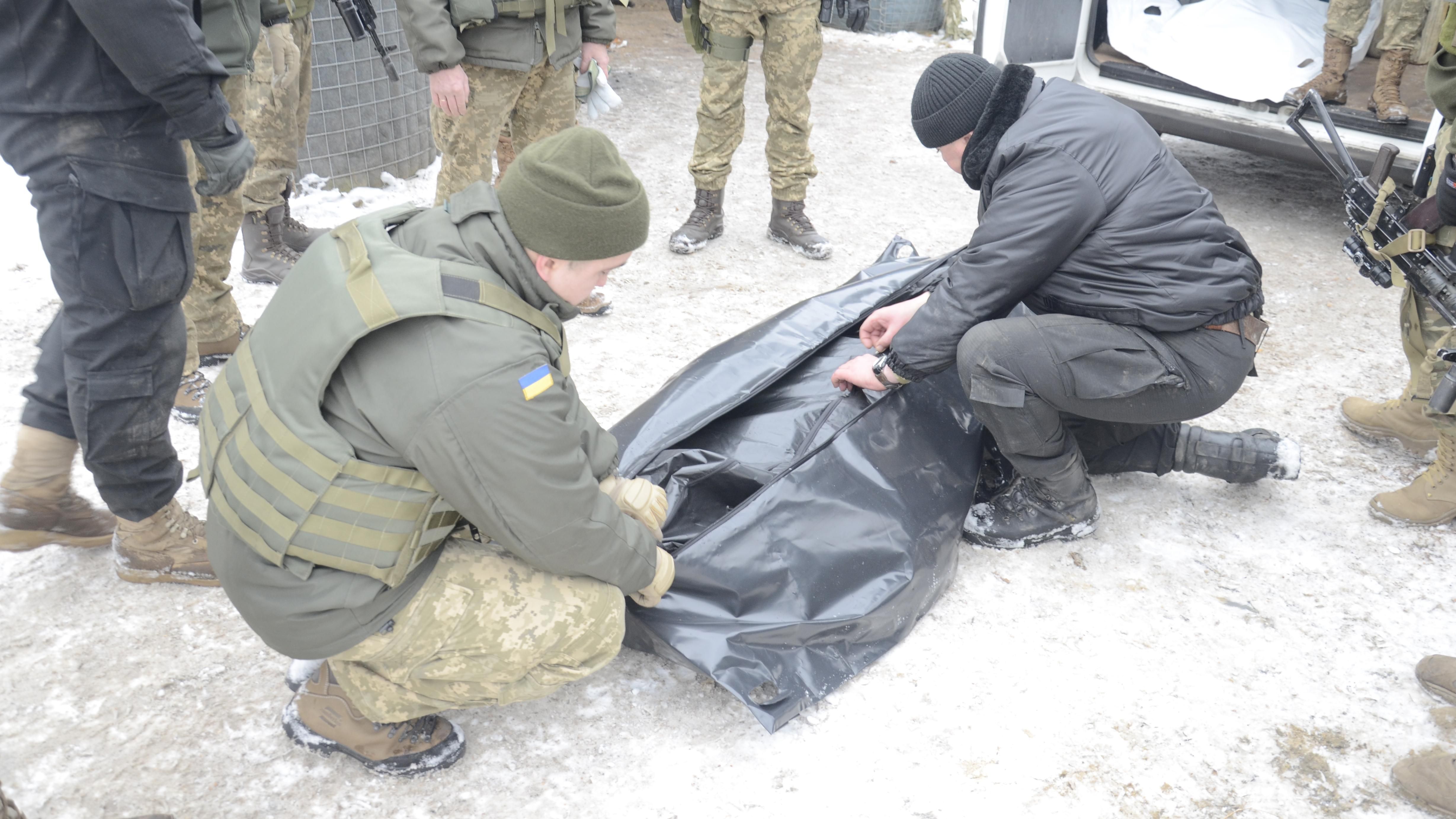 Волонтер розповів, від чого справді загинули воїни, тіла яких передали сепаратисти 
