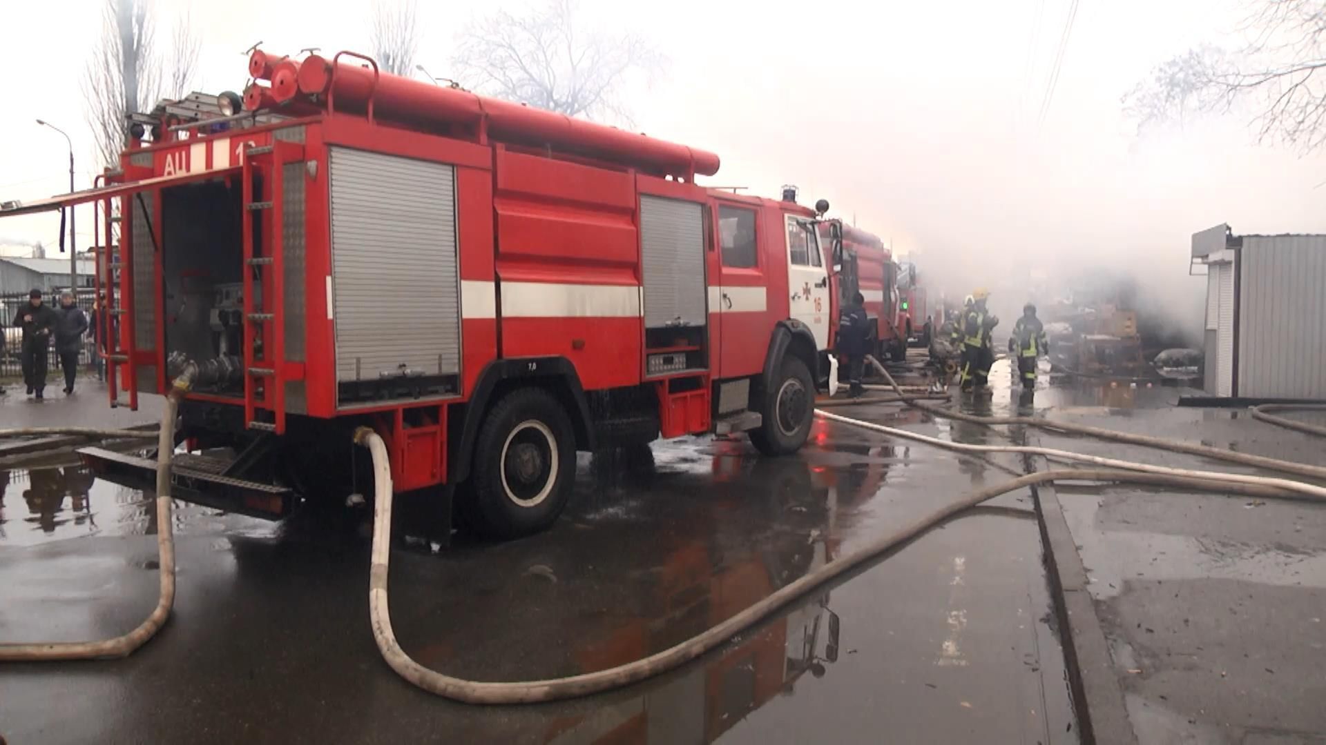 Директора столичного рынка, на котором произошел сильный пожар, вызвали на допрос