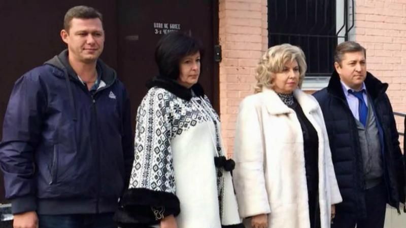 Лутковська зустрілась з кількома українськими в'язнями в Криму
Лутковська зустрілась з кількома українськими в'язнями в Криму