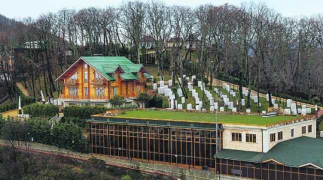 Сусіди скаржаться на Януковича у Сочі, – ЗМІ Сусіди скаржаться на Януковича у Сочі, – ЗМІ