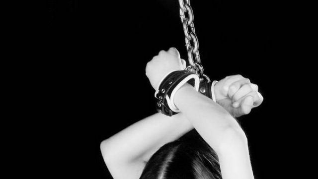 Невідомі захопили у заручники 3 дівчат у Києві Невідомі захопили у заручники 3 дівчат у Києві