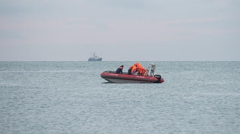 В сети появились кадры найденных обломков российского Ту-154 В сети появились кадры найденных обломков российского Ту-154