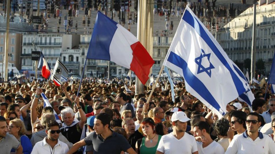 Евреям посоветовали уезжать из Франции
