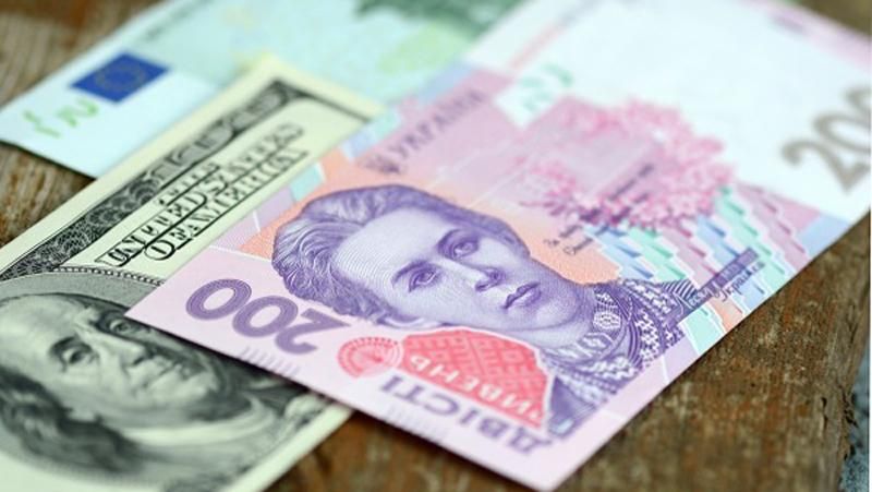 Курс валют на 28 грудня: різке подорожчання долара та євро триває 