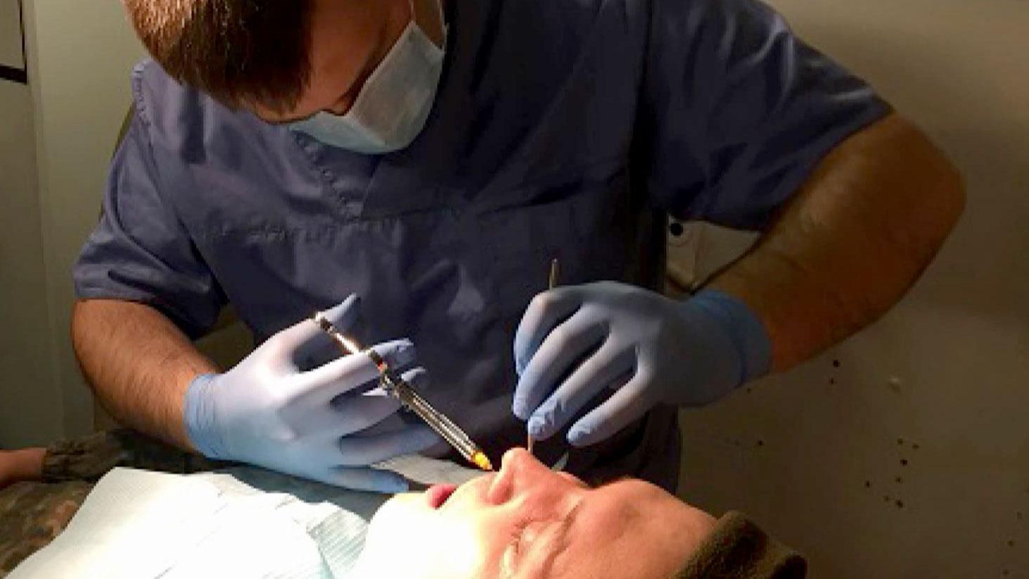 Стоматолог из Ливана на передовой лечит бойцов АТО