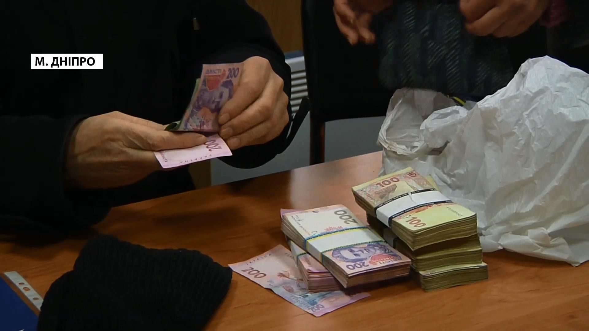 Як дніпровський пенсіонер забув у супермаркеті 80 тисяч гривень Як дніпровський пенсіонер забув у супермаркеті 80 тисяч гривень