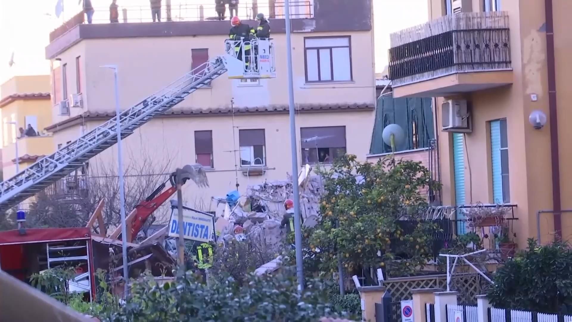 У Римі обвалився житловий будинок, під завалами – люди У Римі обвалився житловий будинок, під завалами – люди