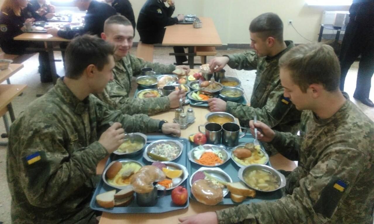 Міноборони самостійно закуповуватиме харчі для війська Міноборони самостійно закуповуватиме харчі для війська