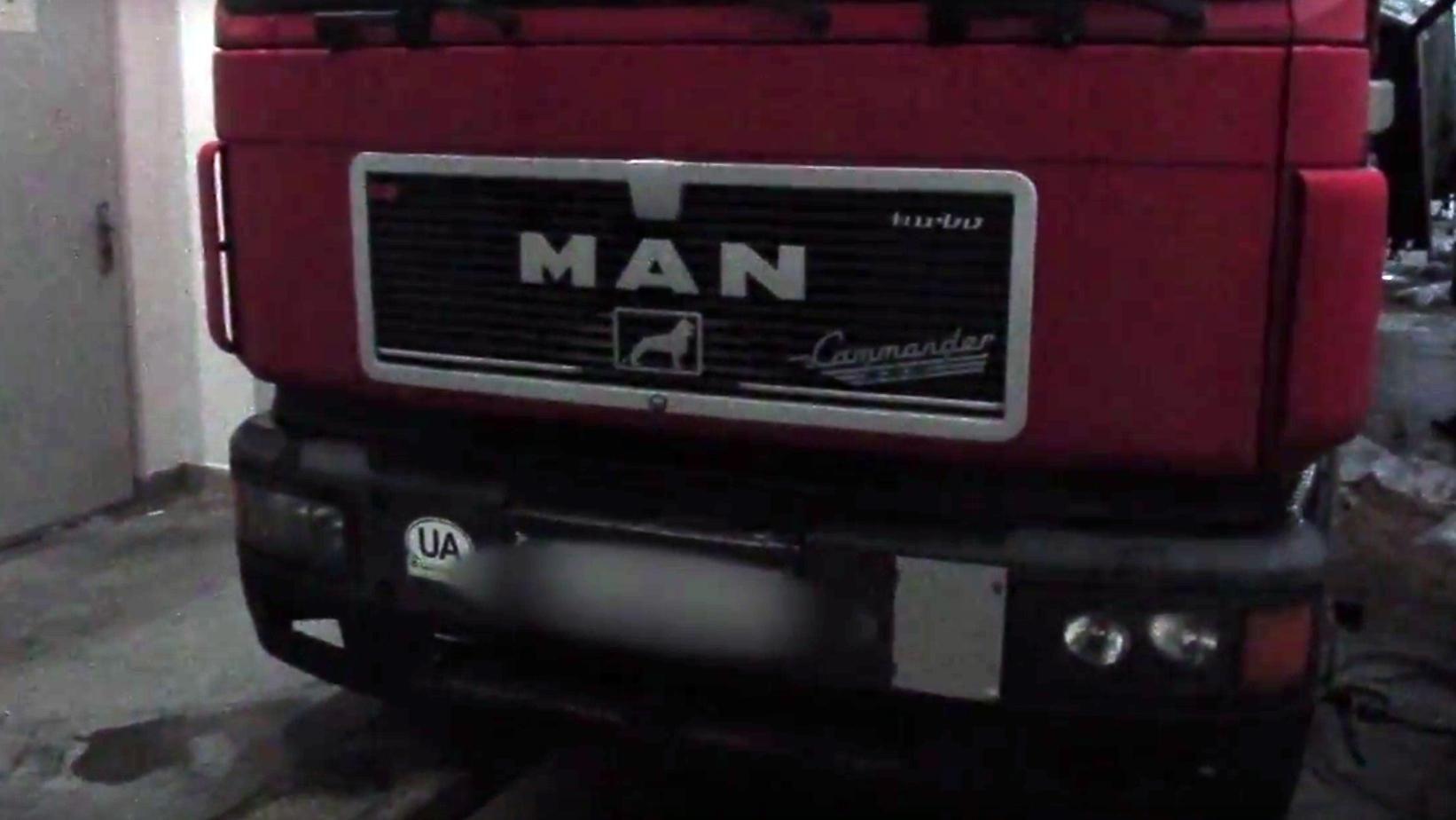 Як виглядає "фарширована" рекордною партією контрабандних сигарет вантажівка Як виглядає "фарширована" рекордною партією контрабандних сигарет вантажівка