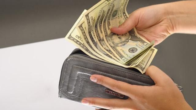 Курс валют на 30 грудня: долар і євро стрімко полетіли вгору Курс валют на 30 грудня: долар і євро стрімко полетіли вгору