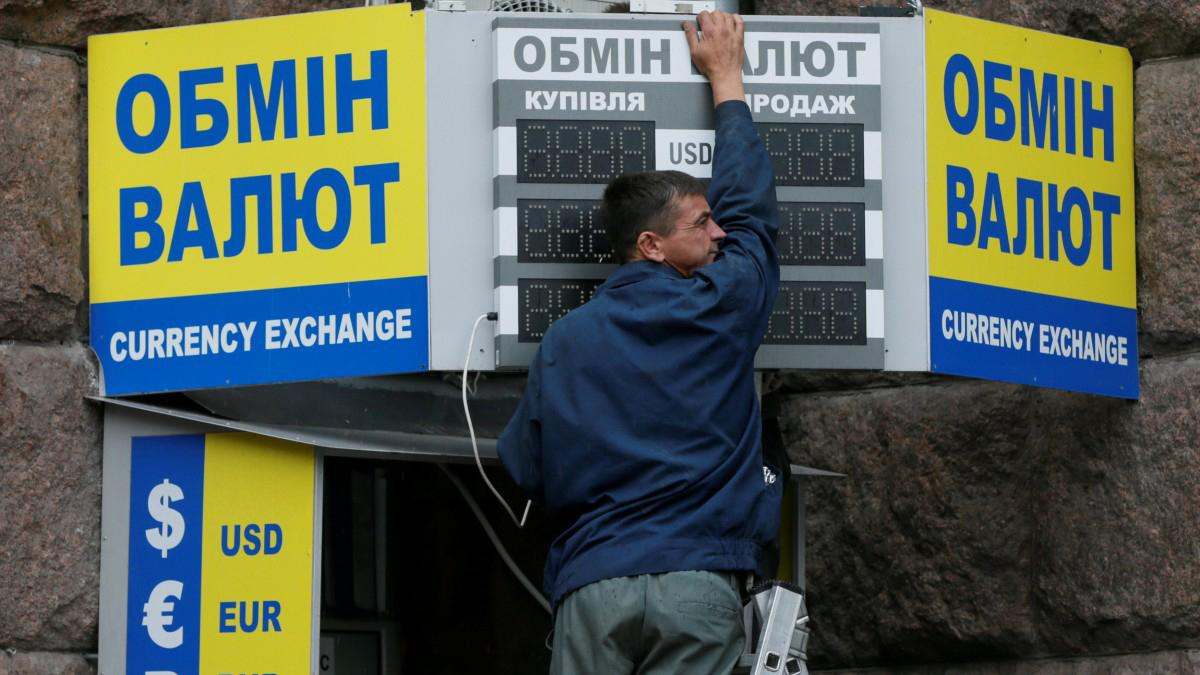 Наличный курс валют 29 декабря: доллар и евро резко дорожают накануне праздников