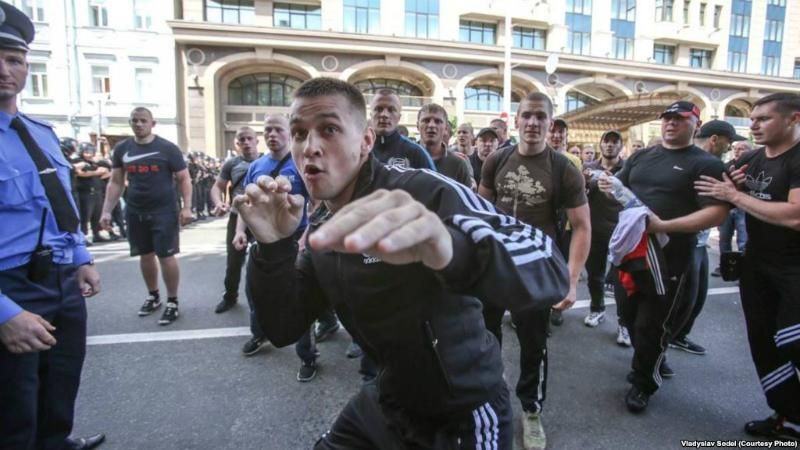 "Тітушок" занесли у міжнародний розшук Інтерполу "Тітушок" занесли у міжнародний розшук Інтерполу