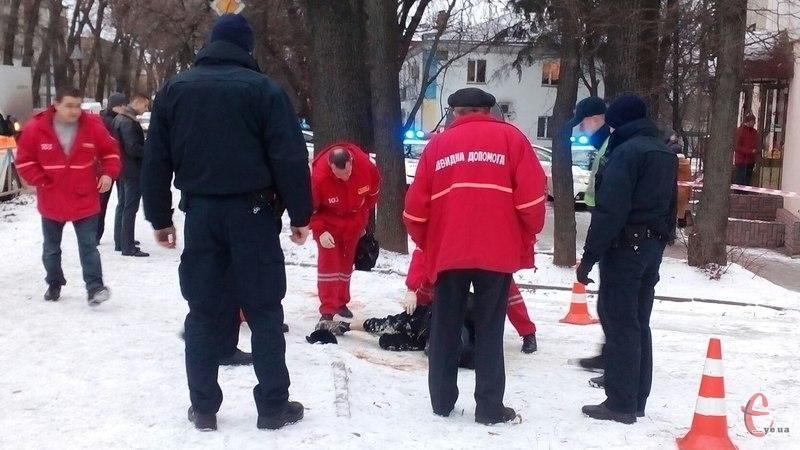 Поліція застрелила чоловіка, що кидався з заточкою на перехожих у Хмельницькому