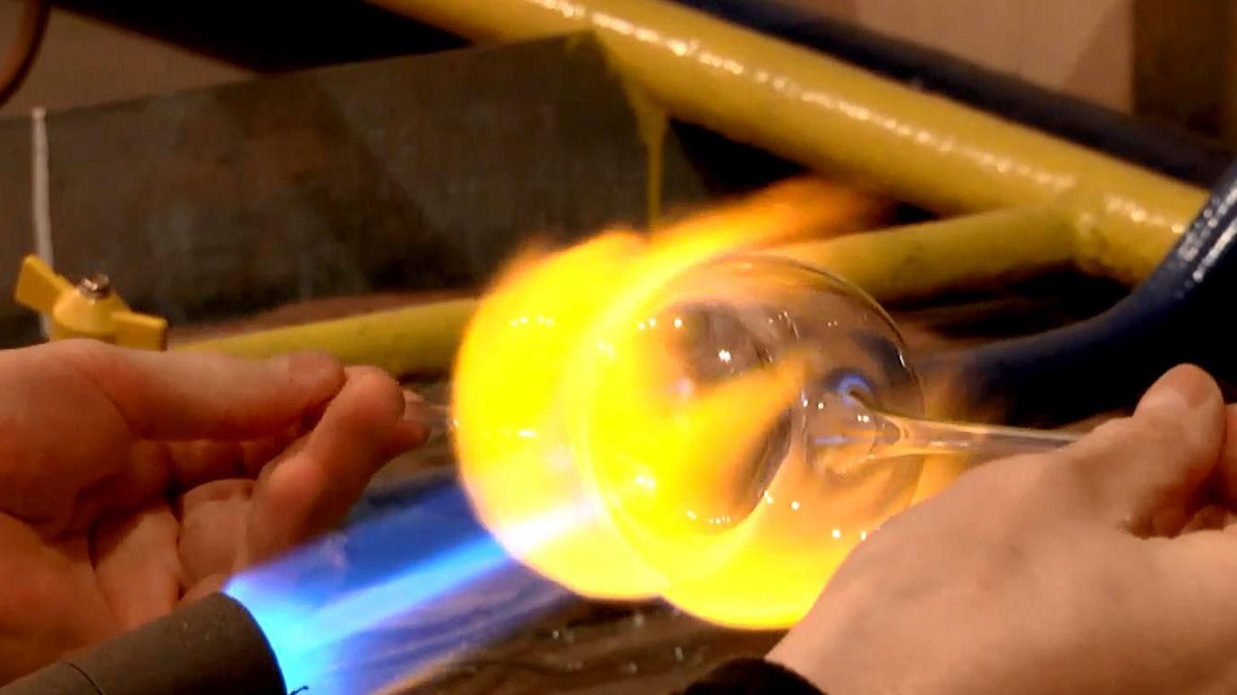 Як створюють новорічні іграшки в унікальній майстерні Як створюють новорічні іграшки в унікальній майстерні