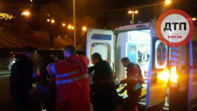 Величезні калюжі крові. У центрі Києва розстріляли чоловіка і жінку Величезні калюжі крові. У центрі Києва розстріляли чоловіка і жінку