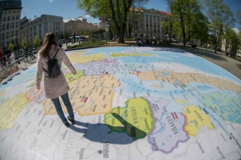 Литва запропонувала об'єднатись Україні, Білорусі та Польщі задля боротьби із Кремлем
Литва запропонувала об'єднатись Україні, Білорусі та Польщі задля боротьби із Кремлем