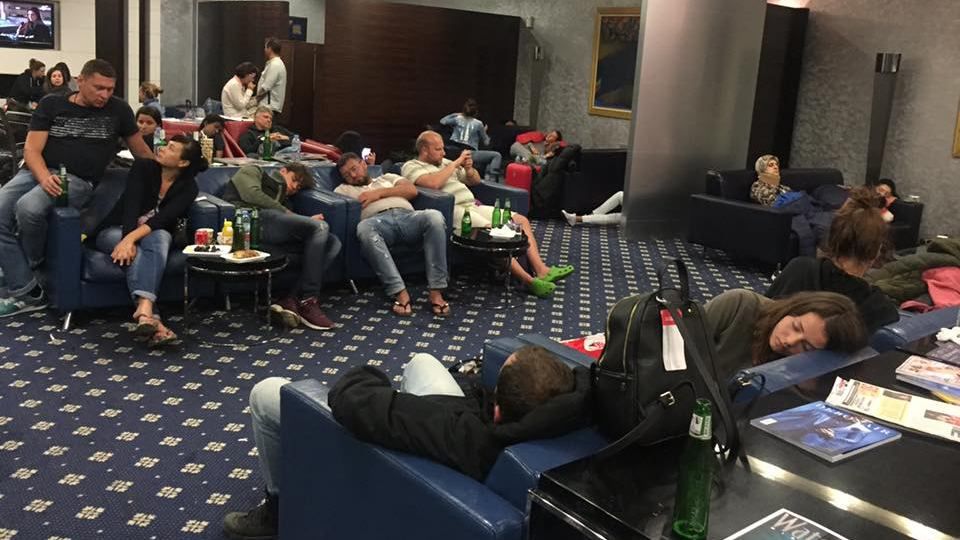 МЗС обіцяє, що українці, які застрягли в ОАЕ, повернуться додому до кінця доби МЗС обіцяє, що українці, які застрягли в ОАЕ, повернуться додому до кінця доби