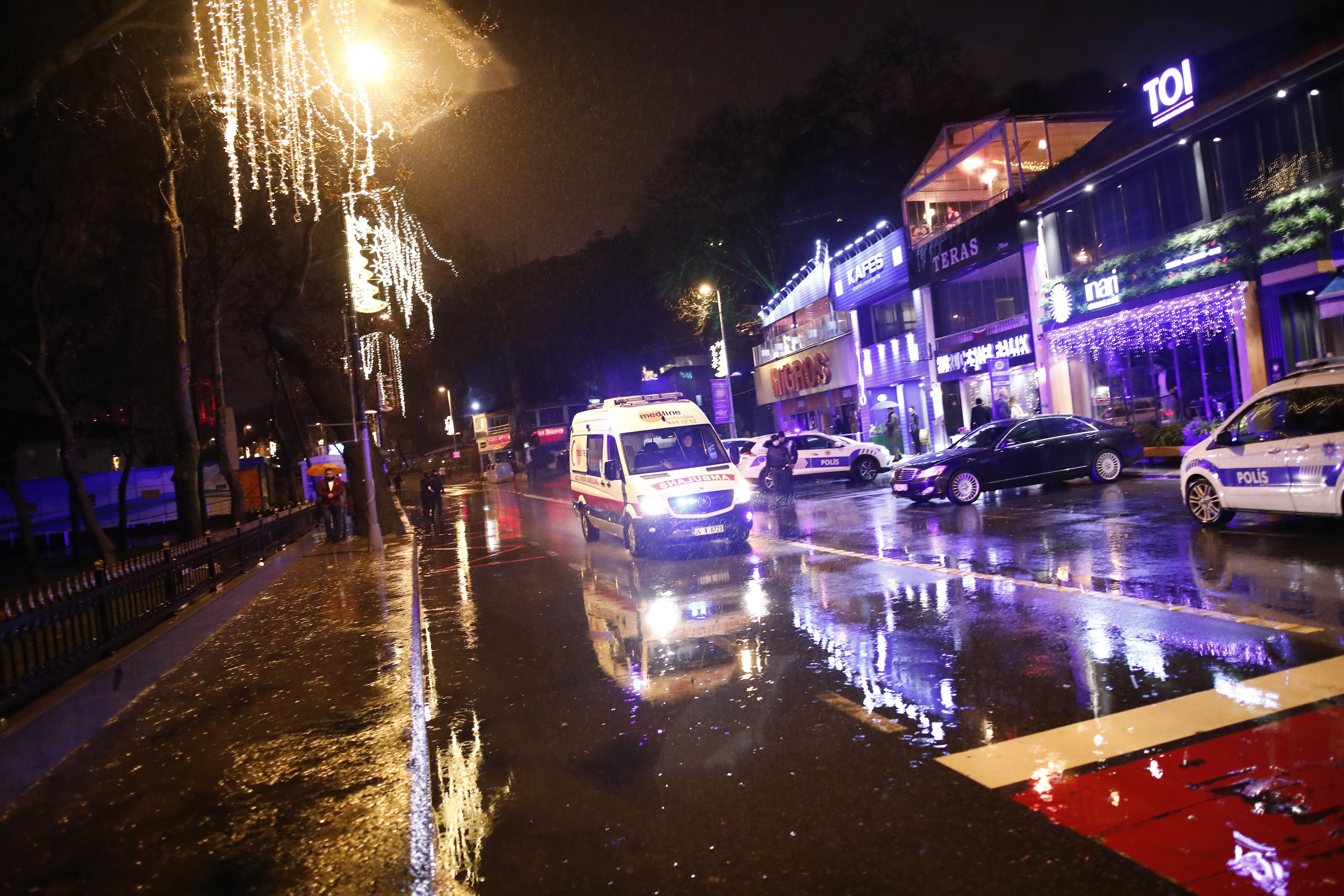 Терористична атака в Стамбулі: "Санта-Клауси" розстріляли нічний клуб 