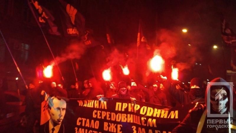Під час смолоскипного маршу в Одесі виникла сутичка: опублікували відео