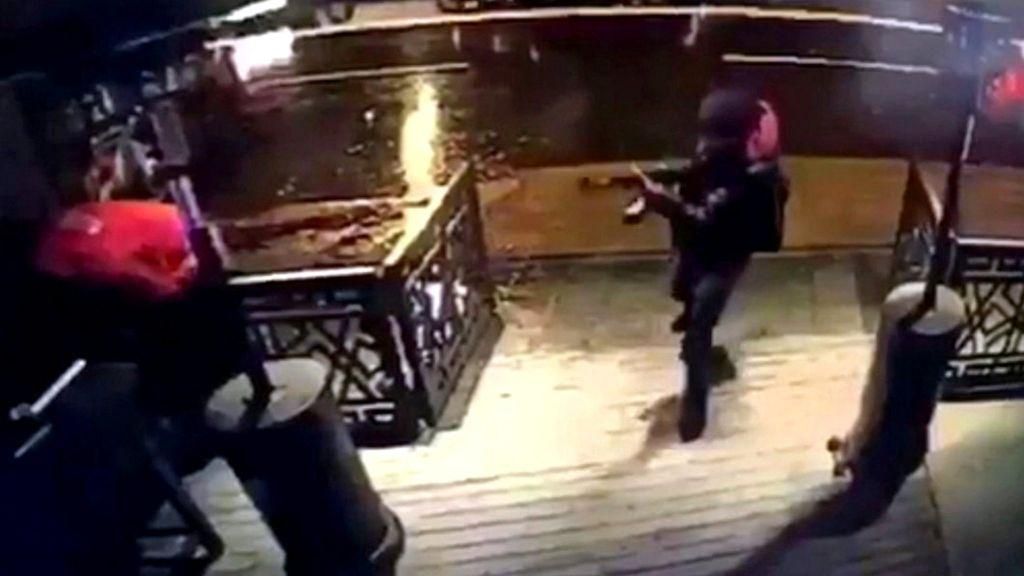 Розстріл клубу в Стамбулі: з'явилося відео нападу 