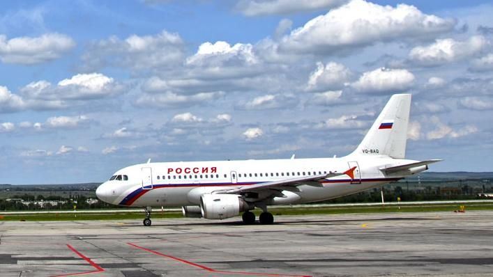 Російські дипломати, яких вислали з США, повернулися до Москви 