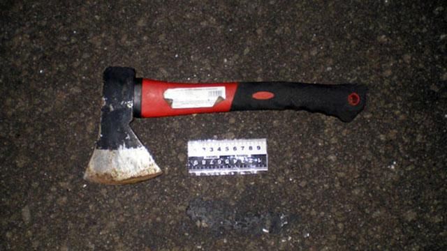 Зловмисники проламали череп патрульному, який намагався розігнати бійку Зловмисники проламали череп патрульному, який намагався розігнати бійку