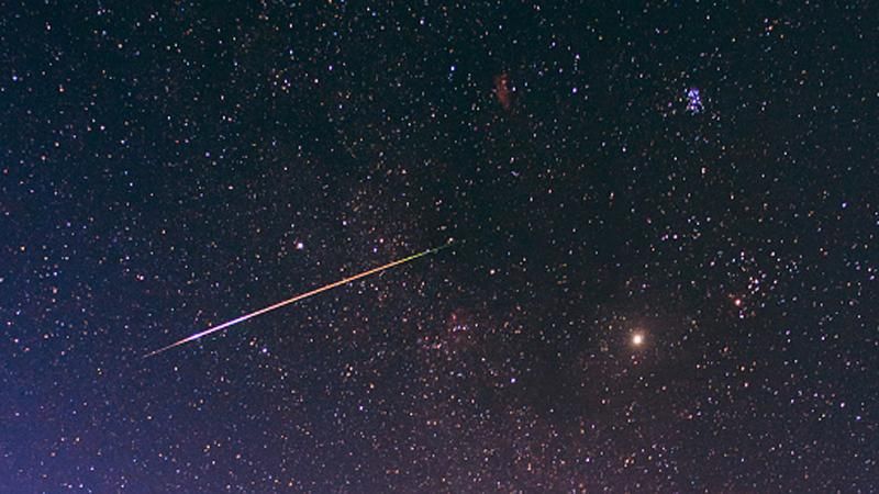 По 100 метеоров в час будут нестись над Землей