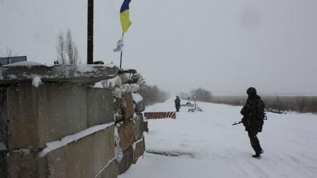 Новий рік на фронті почався без втрат, але є поранені Новий рік на фронті почався без втрат, але є поранені