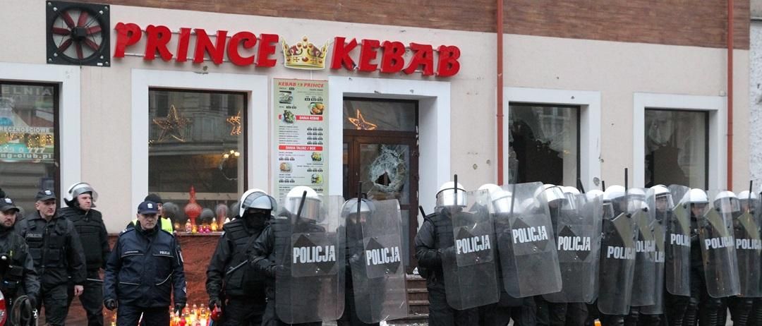 Через смерть від рук мігрантів у Польщі розпочалися бурхливі протести Через смерть від рук мігрантів у Польщі розпочалися бурхливі протести