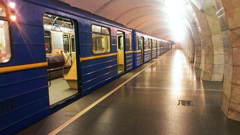 Почувствуй себя Шерлоком. В киевском метро провели необычный квест Почувствуй себя Шерлоком. В киевском метро провели необычный квест